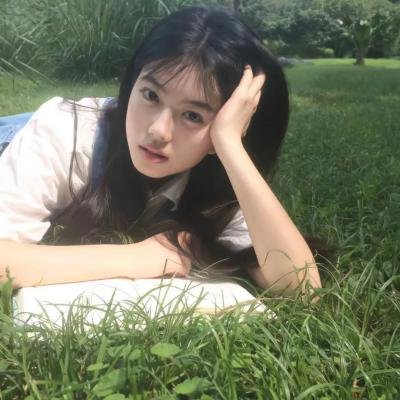独家爆料：当红小花深夜密会神秘女子，本人沉默不回应，连日来